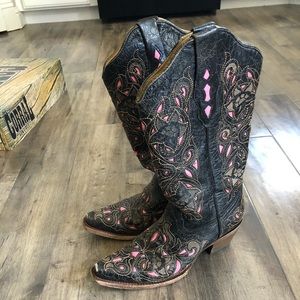 Adorable Black & Pink Corral Vintage Boots Sz 8